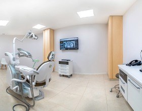 dental treatment room where dental bonding is performed